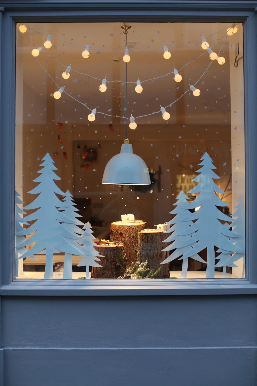 winter window display